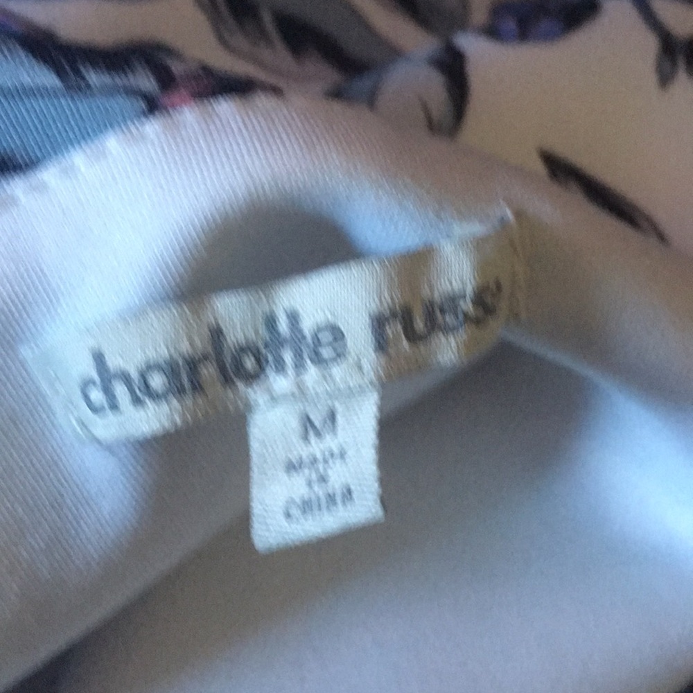 Bold dress - Picture 2 of 5